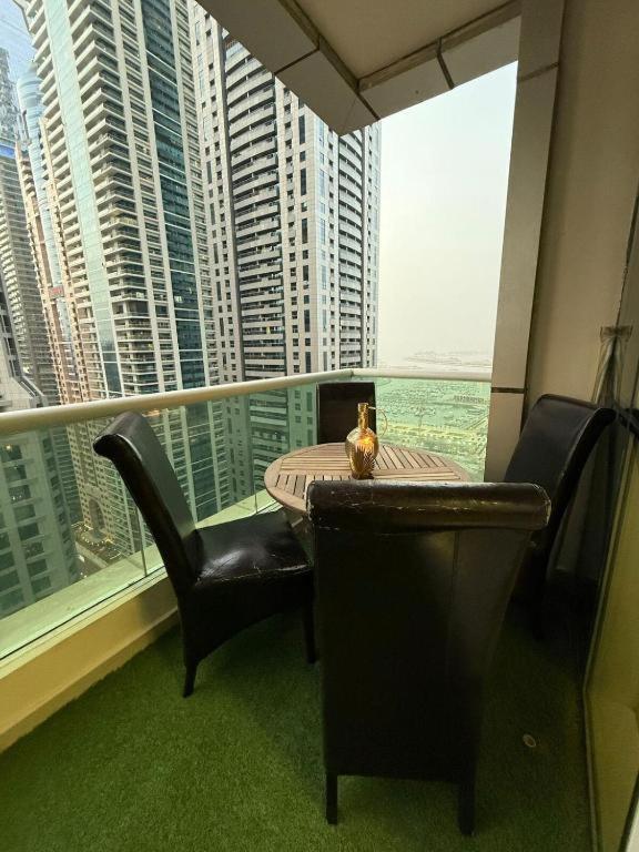 Spacious & Modern Marina With Sea View Apartment