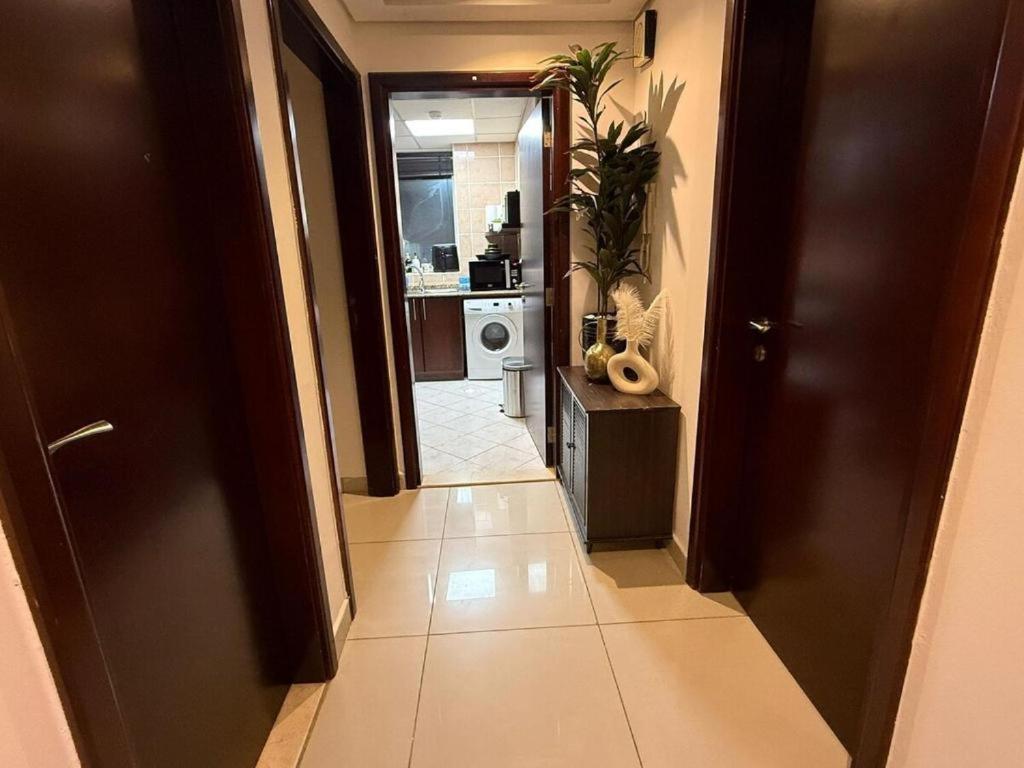 Spacious & Modern Marina With Sea View Apartment *